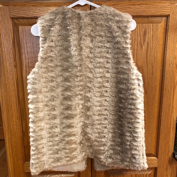 DONATED Forever 21 Fur Vest Size M - Picture 2 of 7